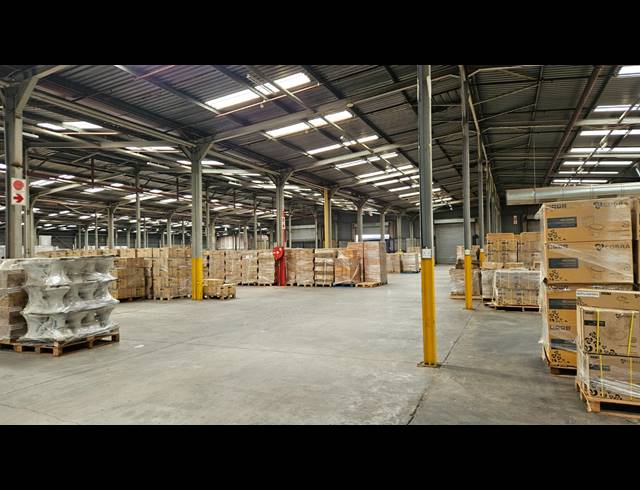 6,974M² WAREHOUSE TO LET IN HUGHES